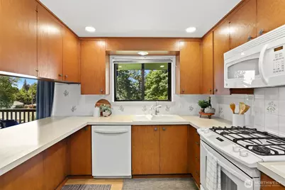 3118 Sylvan Drive W, University Place, WA 98466 - Photo 12