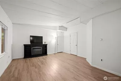 7701 Hardeson Road #100, Everett, WA 98203 - Photo 8