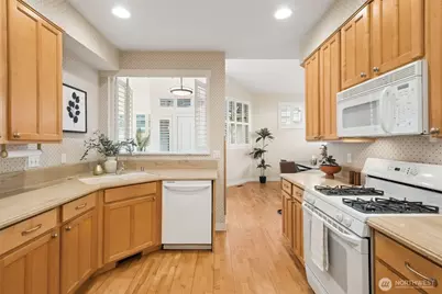 120 Newport Way NW #16, Issaquah, WA 98027 - Photo 8