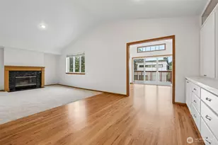 317 NE 91st St, Seattle, WA 98115 - Photo 8