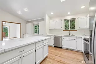 317 NE 91st St, Seattle, WA 98115 - Photo 14