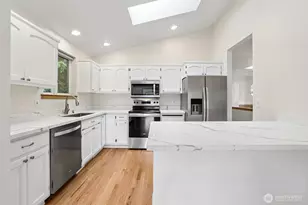 317 NE 91st St, Seattle, WA 98115 - Photo 12
