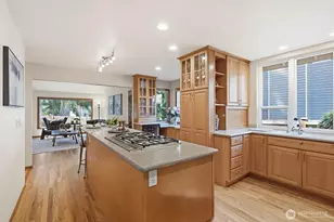 4649 244th Pl SE, Sammamish, WA 98029 - Photo 14