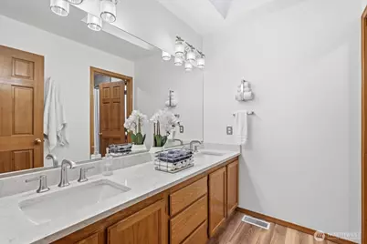 4649 244th Place SE, Sammamish, WA 98029 - Photo 36