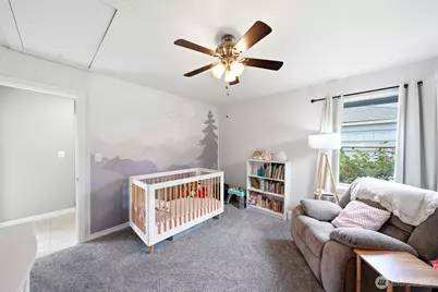 9725 Phinney Avenue N, Seattle, WA 98103 - Photo 14