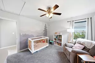 9725 Phinney Ave N, Seattle, WA 98103 - Photo 14