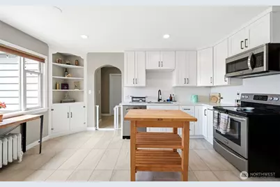 9725 Phinney Avenue N, Seattle, WA 98103 - Photo 10