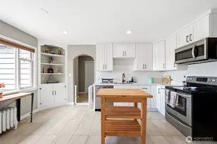 9725 Phinney Ave N, Seattle, WA 98103 - Photo 10