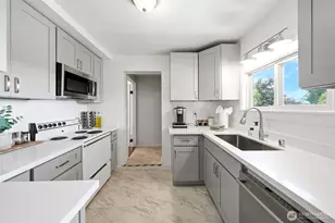 9725 Phinney Ave N, Seattle, WA 98103 - Photo 24