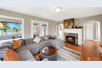9725 Phinney Avenue N, Seattle, WA 98103 - Photo 6