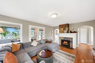 9725 Phinney Ave N, Seattle, WA 98103 - Photo 6