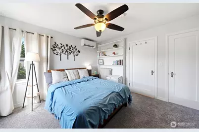 9725 Phinney Avenue N, Seattle, WA 98103 - Photo 12