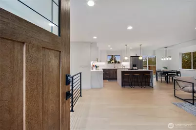 2518 36th Avenue W, Seattle, WA 98199 - Photo 2