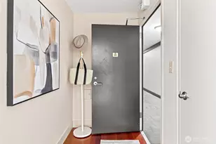 1105 Spring St, Seattle, WA 98104 - Photo 4