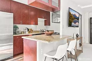 1105 Spring St, Seattle, WA 98104 - Photo 10