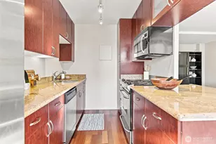 1105 Spring St, Seattle, WA 98104 - Photo 16