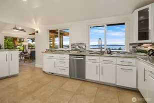 310 Skyline Dr, Edmonds, WA 98020 - Photo 12