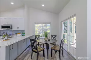 18585 NE 57th St, Redmond, WA 98052 - Photo 10