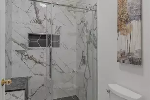 18585 NE 57th St, Redmond, WA 98052 - Photo 16