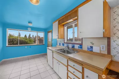 10412 61st Avenue S, Seattle, WA 98178 - Photo 6
