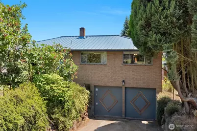 10412 61st Avenue S, Seattle, WA 98178 - Photo 2