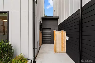 4218 Latona Avenue NE #2, Seattle, WA 98105 - Photo 24