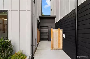 4218 Latona Ave NE, Seattle, WA 98105 - Photo 24