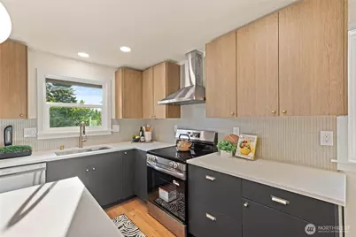 1621 N 103rd Street, Seattle, WA 98133 - Photo 8