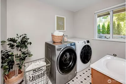 14004 SE 20th Street, Bellevue, WA 98007 - Photo 26