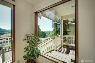 8211 128th Ave SE, Newcastle, WA 98056 - Photo 4