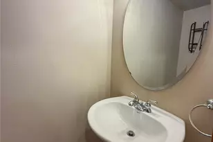 2325 Franklin Ave E, Seattle, WA 98102 - Photo 6