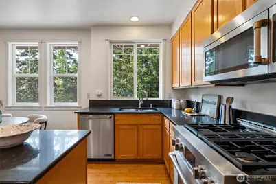 12140 NE 24th Street #102, Bellevue, WA 98005 - Photo 8