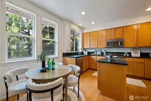 12140 NE 24th St, Bellevue, WA 98005 - Photo 10