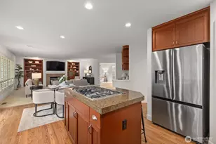 1021 271st Ave SE, Sammamish, WA 98075 - Photo 14