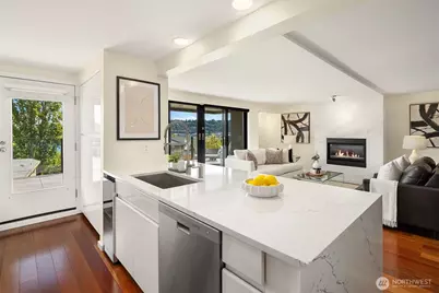 2040 Waverly Place N #302, Seattle, WA 98109 - Photo 18