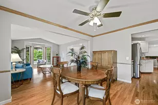 24417 SE 46th St, Sammamish, WA 98029 - Photo 8