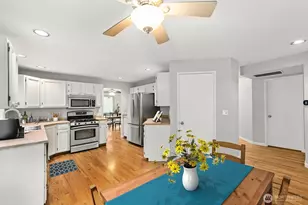 24417 SE 46th St, Sammamish, WA 98029 - Photo 14