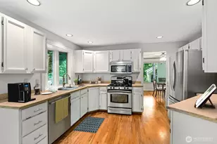 24417 SE 46th St, Sammamish, WA 98029 - Photo 14