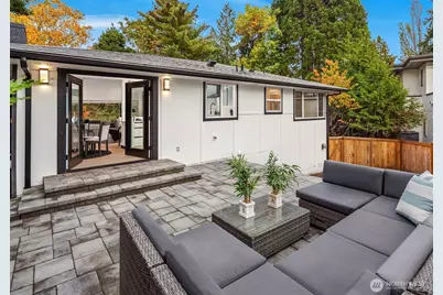 10045 NE 15th Street, Bellevue, WA 98004 - Photo 1