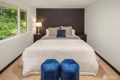 10045 NE 15th Street, Bellevue, WA 98004 - Photo 8