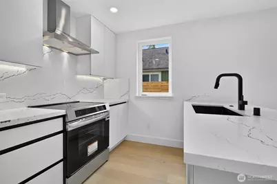 12034 Hiram Place NE, Seattle, WA 98125 - Photo 6