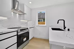 12034 Hiram Pl NE, Seattle, WA 98125 - Photo 6