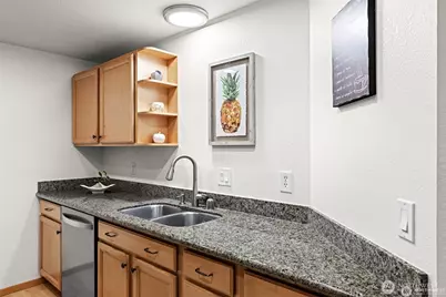 8218 126th Avenue NE #E22, Kirkland, WA 98033 - Photo 6