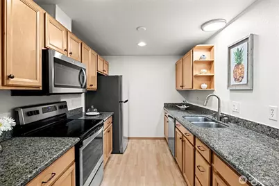 8218 126th Avenue NE #E22, Kirkland, WA 98033 - Photo 4