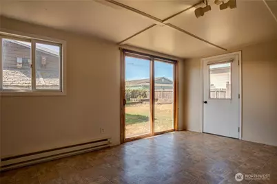 424 E 1st Street, Cle Elum, WA 98922 - Photo 10