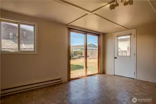 424 E 1st St, Cle Elum, WA 98922 - Photo 10