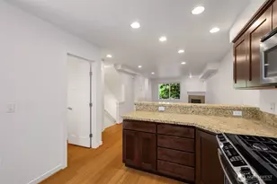 935 N 97th St, Seattle, WA 98103 - Photo 12