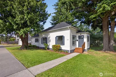 902 Fidalgo Street, Sedro Woolley, WA 98284 - Photo 2