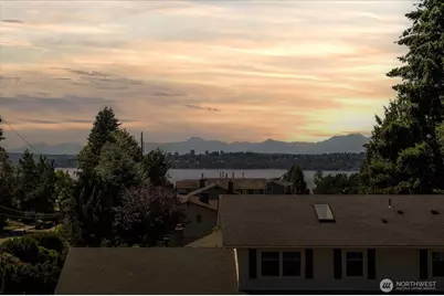 10602 NE 60th Street, Kirkland, WA 98033 - Photo 2