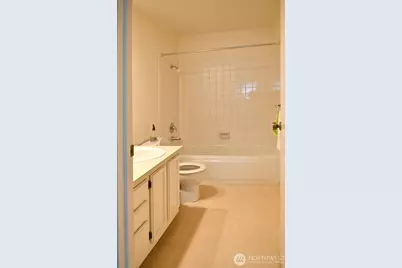 11300 1st Avenue NE #321, Seattle, WA 98125 - Photo 26
